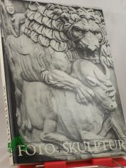 Foto  und Skulptur : rm. Antiken in engl. Schlssern ; mit e. Beitr. von Irmgard Hiller ; e. Ausstellung d. Forschungsarchivs fr Rm. Plastik am Archolog. Inst. d. Univ. zu Kln u.d. Rm.-German. Museums Kln, 28. Februar - 20. April 198