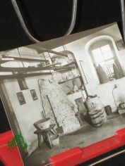 Kohren-Salis, Kreis Geithain, Tpfermuseum, Tpferwerkstatt mit Tonberg und Glasurmhle