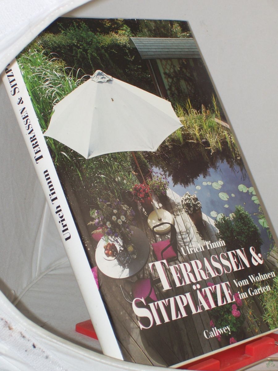 Product image 1 of the product “Terrassen & Sitzplätze : vom Wohnen im Garten / Ulrich Timm. Unter Mitarb. von Hannelore Timm. Vorw. von Rosemary Verey ”