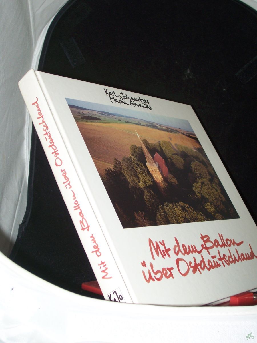 Product image 1 of the product “Mit dem Ballon über Ostdeutschland / Martin Ahrends... ”