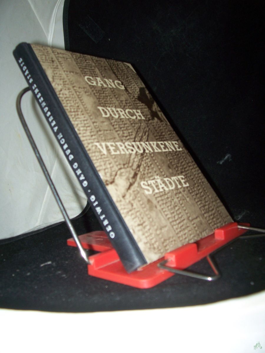 Product image 1 of the product “Gang durch versunkene Städte : Ein Ausflug ins Reich d. Archäologie / Siegfried Oertwig. Unter Mitarb. von Karl Friese. Mit 32 Taf. nach Fotos sowie Federzeichn. von Hans Happach ”