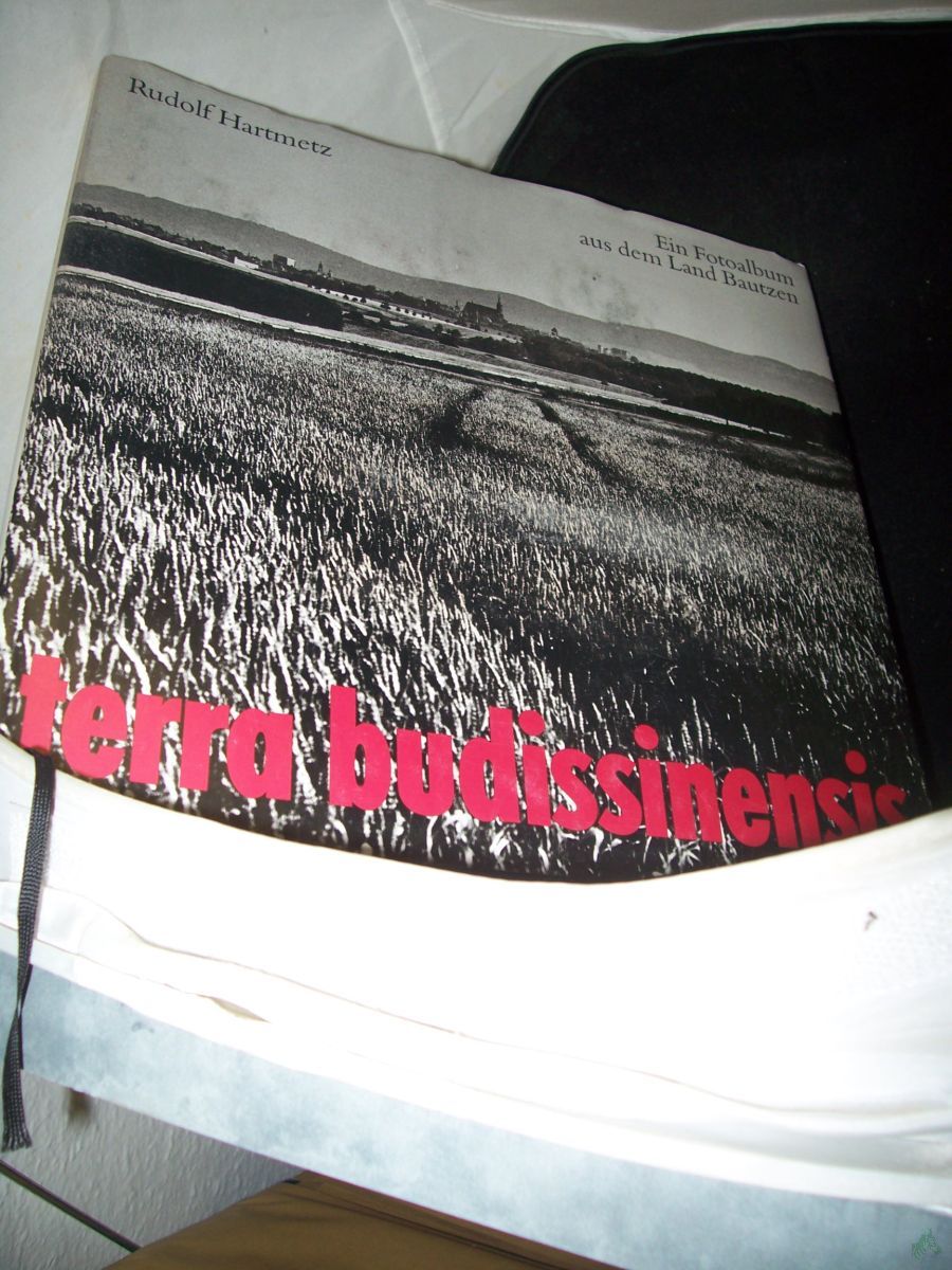 Product image 1 of the product “Terra budissinensis : ein Fotoalbum aus dem Land Bautzen / Rudolf Hartmetz. Kommentar von Hans Mirtschin. Mit einem Essay von Kito Lorenc ”