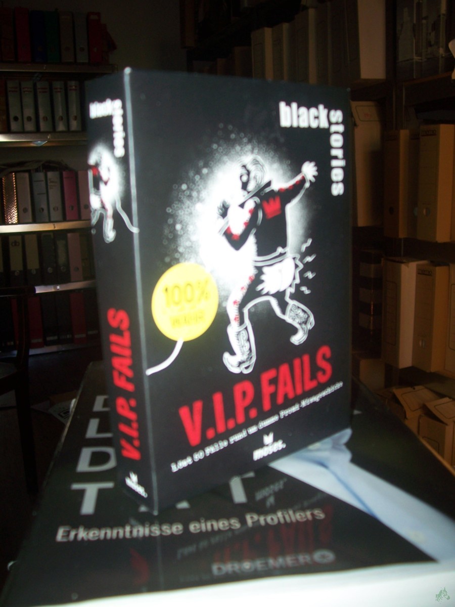 Artikelbild 1 des Artikels “Moses. Black Stories V.I.P. Fails - 50 Rätsel mit Fällen rund um dumme Promi-Missgeschicke, Krimi Kartenspiel mit Spielvariante und Punktechips, Rätselspiel für Jugendliche und Erwachsene “