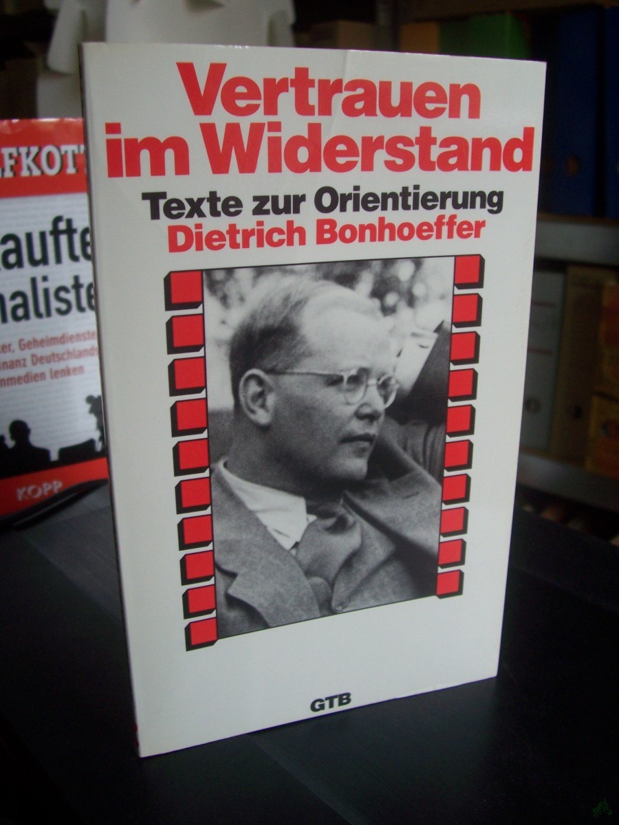 Artikelbild 1 des Artikels “Vertrauen im Widerstand / Dietrich Bonhoeffer. Mit einer Einf. hrsg. von Peter Helbich “
