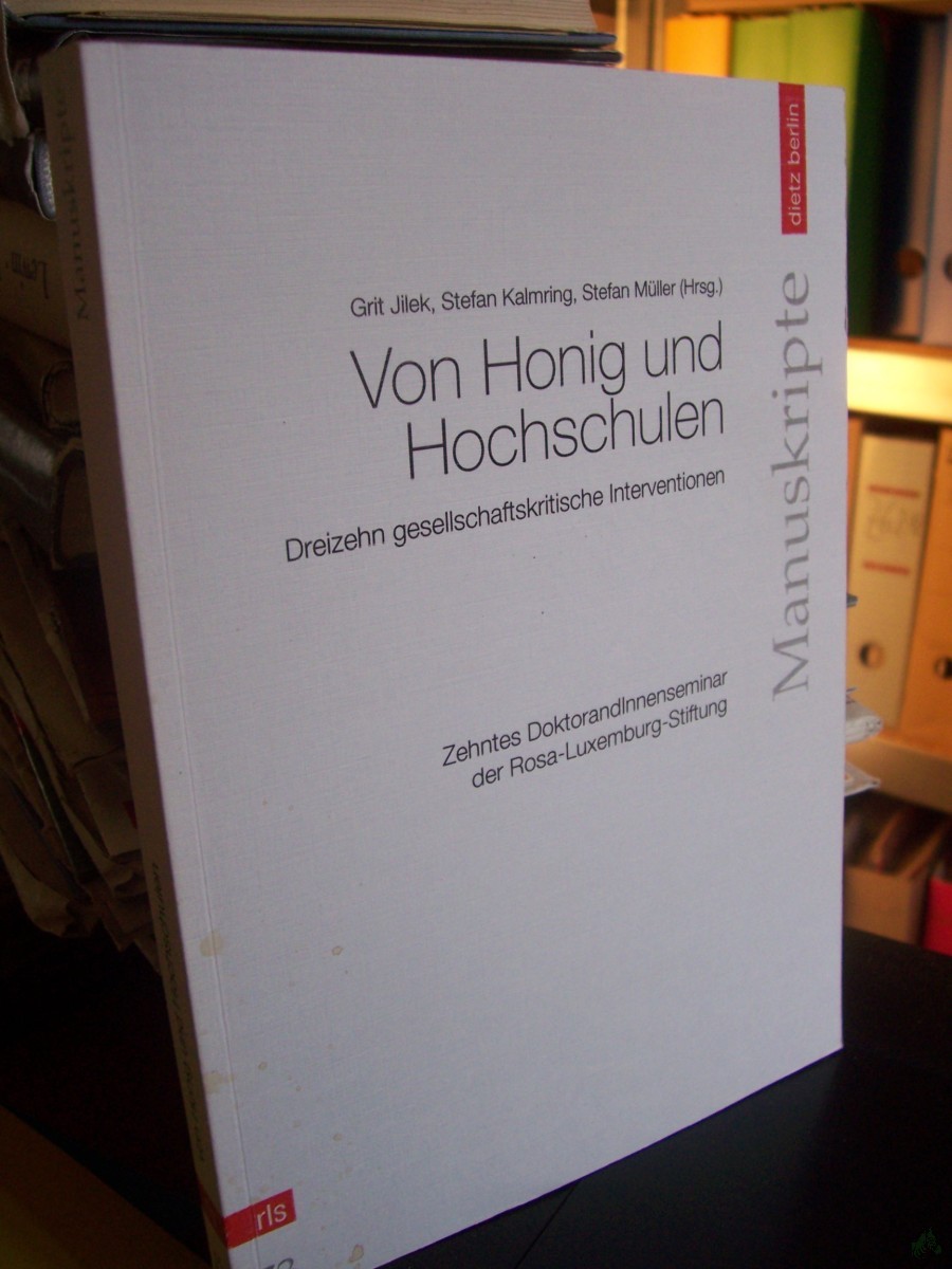 Product image 1 of the product “Von Honig und Hochschulen : dreizehn gesellschaftskritische Interventionen / Grit Jilek ... (Hrsg.) ”