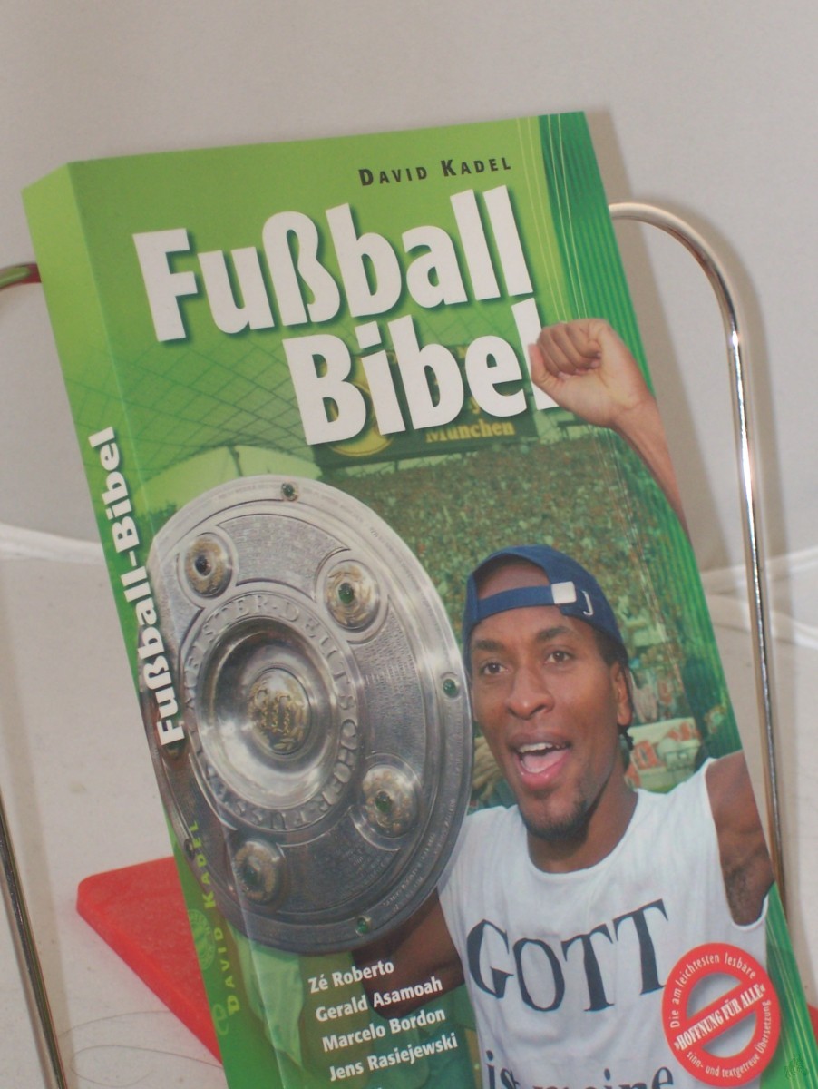Product image 1 of the product “Fußball-Bibel / David Kadel. Ze Roberto... u.v.a. Übers.: Ricardo Friesen... ”