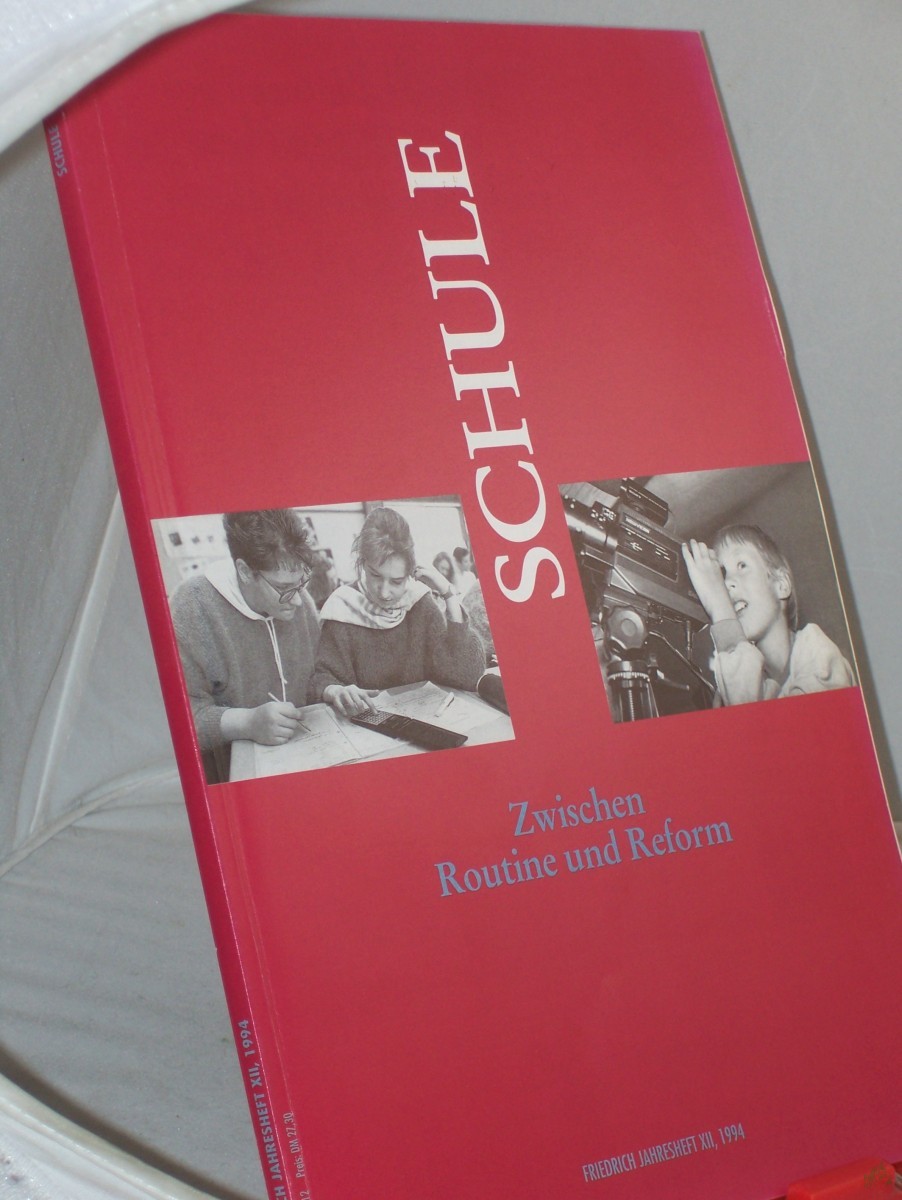 Product image 1 of the product “Zwischen Routine und Reform ”