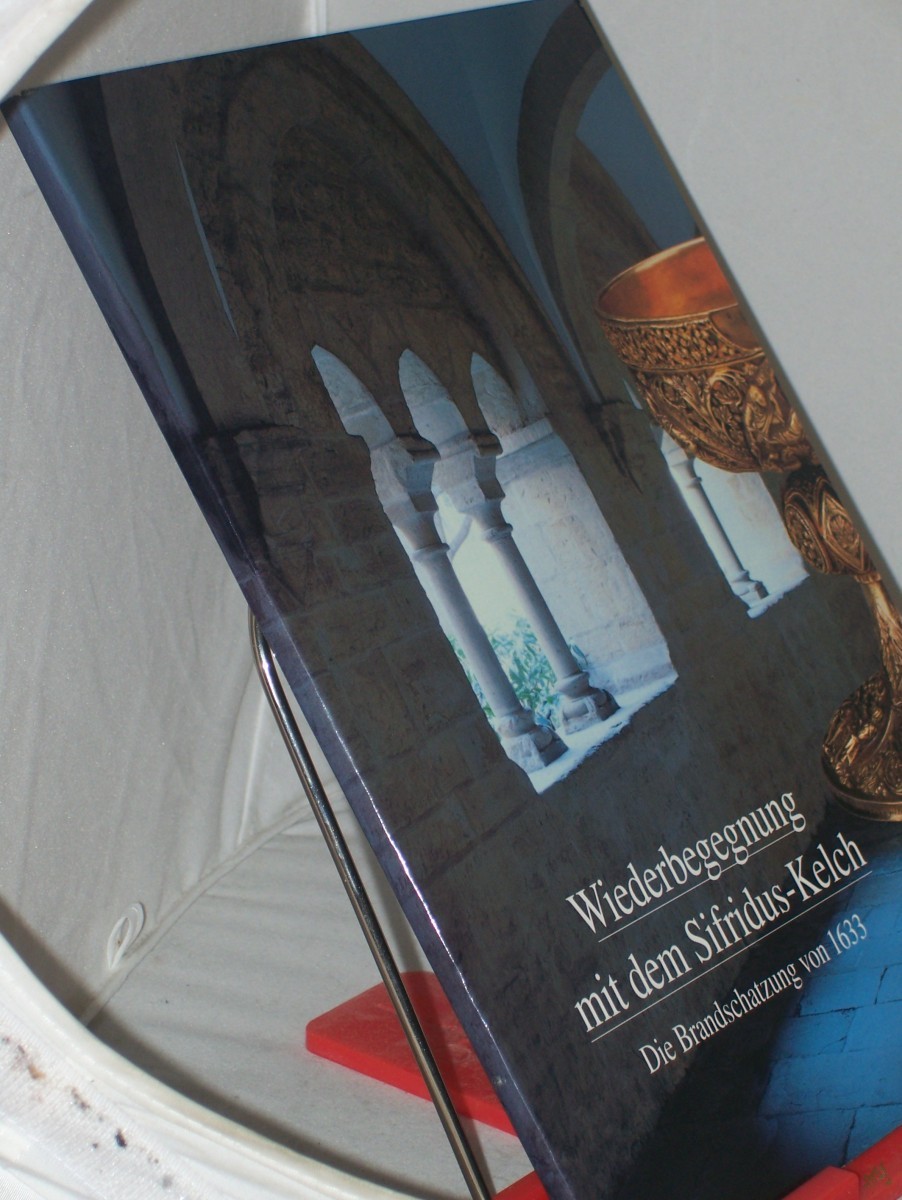 Product image 1 of the product “Wiederbegegnung mit dem Sifridus-Kelch : die Brandschatzung von 1633 ; Ausstellung vom 28. Juni 1998 bis zum 20. Januar 1999 / Domschatzkammer und Diözesanmuseum Osnabrück. Hrsg.: Marie-Luise Schnackenburg im Auftr. des Bistums Osnabrück. A ”