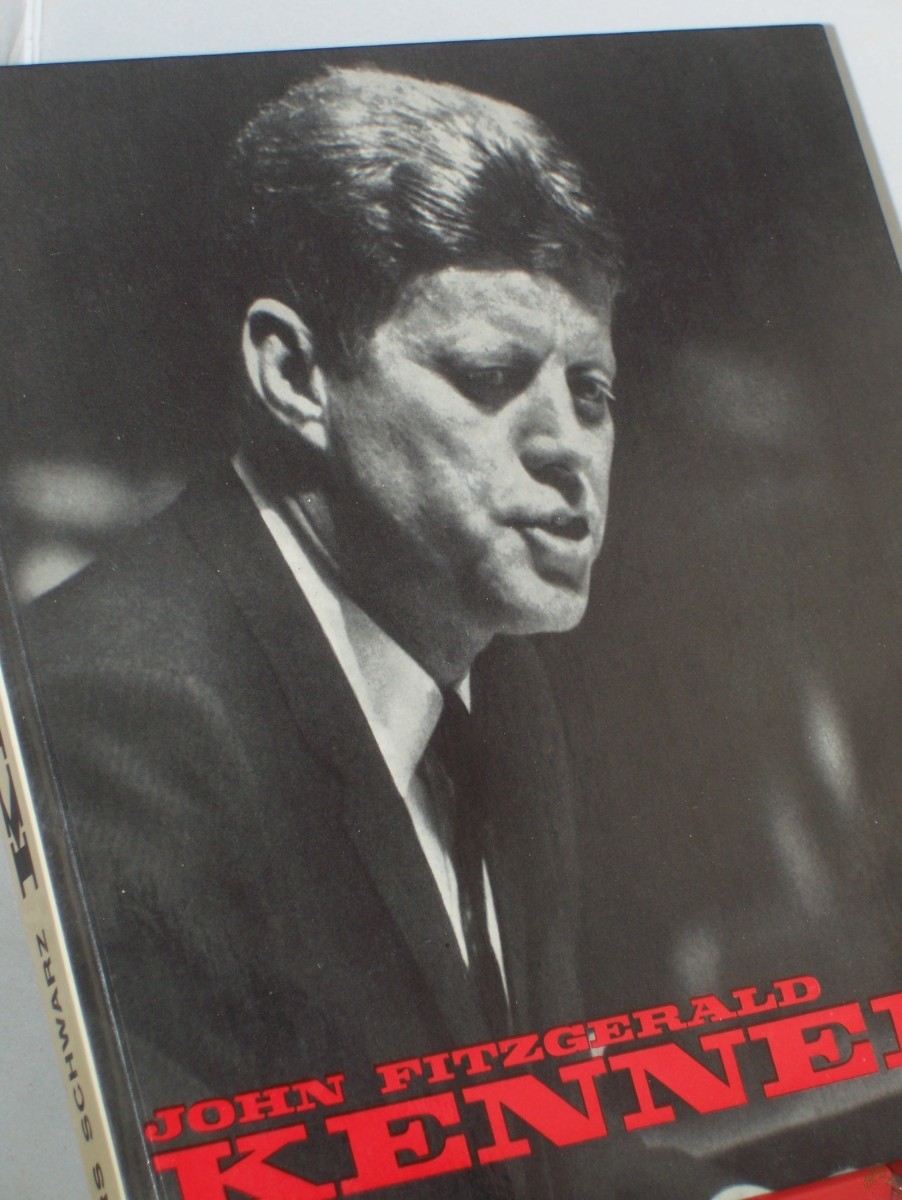 Product image 1 of the product “John Fitzgerald Kennedy : 1917 - 1963 / Urs Schwarz. Bild- u. Textred.: Niklaus Flüeler u. Jürgen Braunschweiger ”