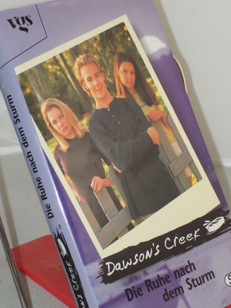 Artikelbild 1 des Artikels “Dawson's Creek. - Köln : vgs|| Mehrteiliges Werk||Teil: Die Ruhe nach dem Sturm : Roman ; auf Basis der gleichnamigen Fernsehserie von Kevin Williamson / Romanfassung von Jennifer Baker. Aus dem Amerikan. von Angelika Eisold-Viebig “