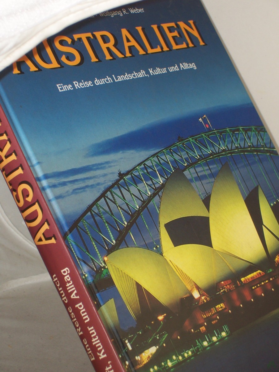 Product image 1 of the product “Australien : eine Reise durch Landschaft, Kultur und Alltag / Text: Klaus Viedebantt. Fotos: Wolfgang R. Weber ”