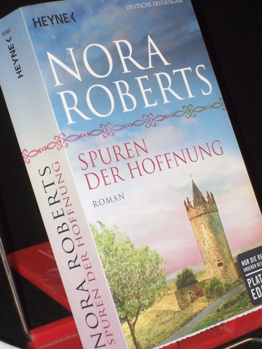 Product image 1 of the product “Spuren der Hoffnung : Roman / Nora Roberts. Aus dem Amerikan. von Katrin Marburger ”
