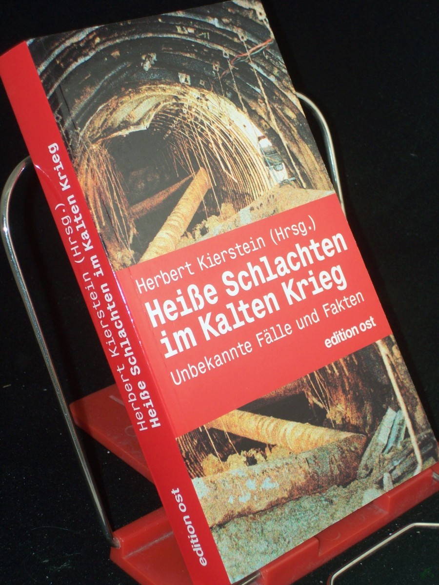Product image 1 of the product “Heiße Schlachten im Kalten Krieg : unbekannte Fälle und Fakten aus der Spionageabwehr der DDR / Herbert Kierstein. Mit Beitr. von Peter Emmerich... ”