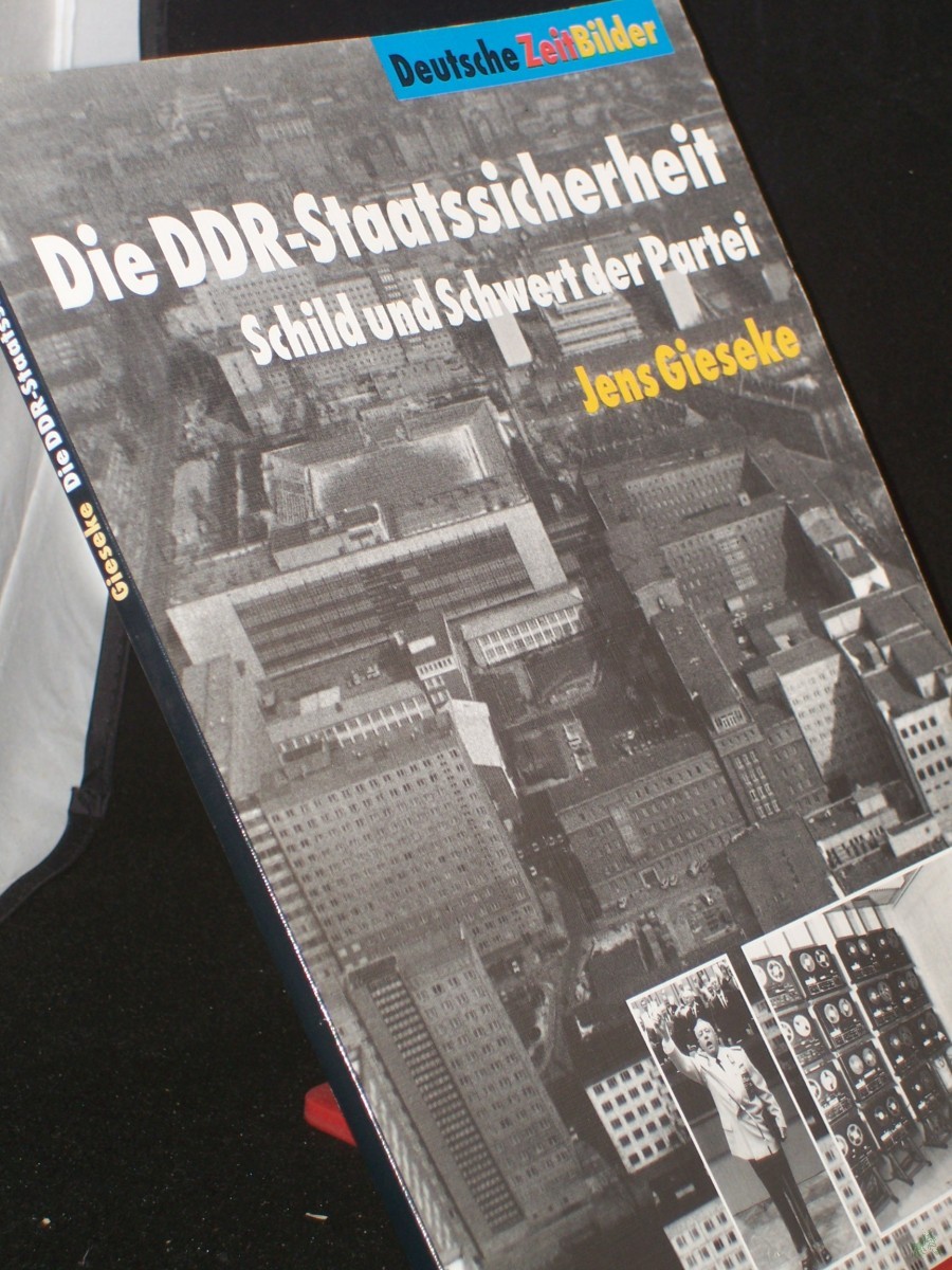 Artikelbild 1 des Artikels “Die DDR-Staatssicherheit : Schild und Schwert der Partei / Bundeszentrale für Politische Bildung. Jens Gieseke unter Mitarb. von Doris Hubert “