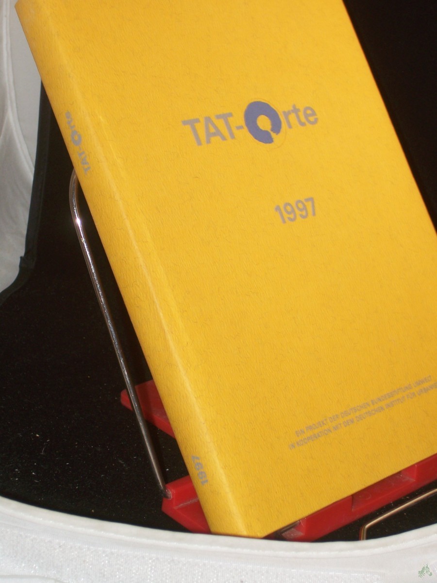 Product image 1 of the product “Tatorte 1997 - Gemeinden im ökologischen Wettbwerb ”