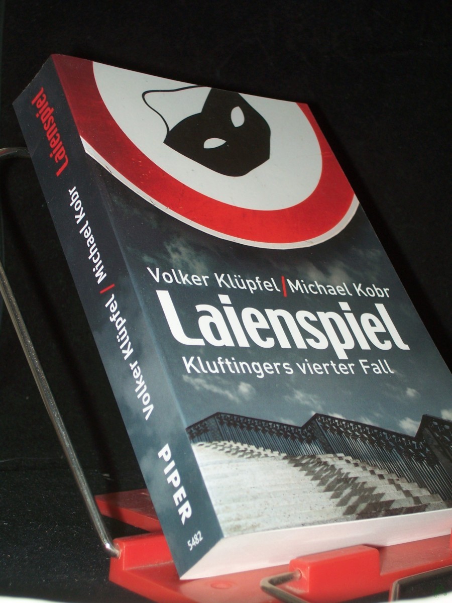 Artikelbild 1 des Artikels “Laienspiel : Kluftingers vierter Fall / Volker Klüpfel ; Michael Kobr “