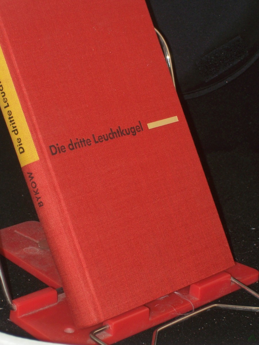 Product image 1 of the product “Die dritte Leuchtkugel / Wassil Bykow. Aus d. Russ. Dt. von Dieter Pommerenke u. Corrinna u. Gottfried Wojtek ”