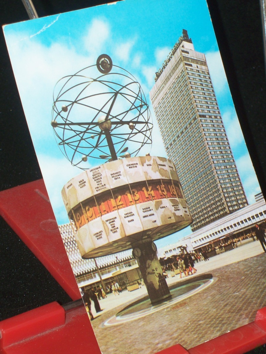 Product image 1 of the product “Berlin, Alexanderplatz mit Weltzeituhr und Interhotel 