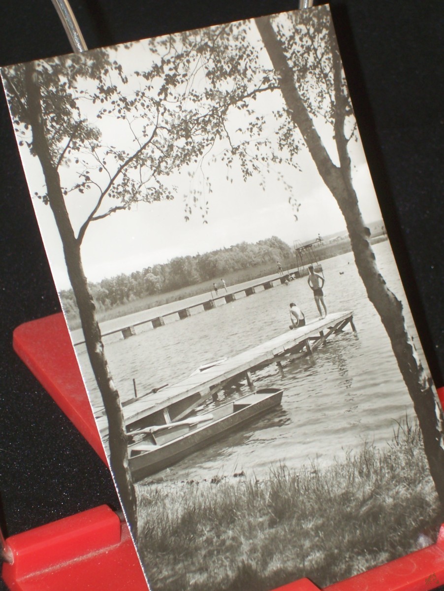 Product image 1 of the product “Gneisenaustadt SCHILDAU, Freibad am Neumühlenteich, 1974, Foto: W. Lange ”