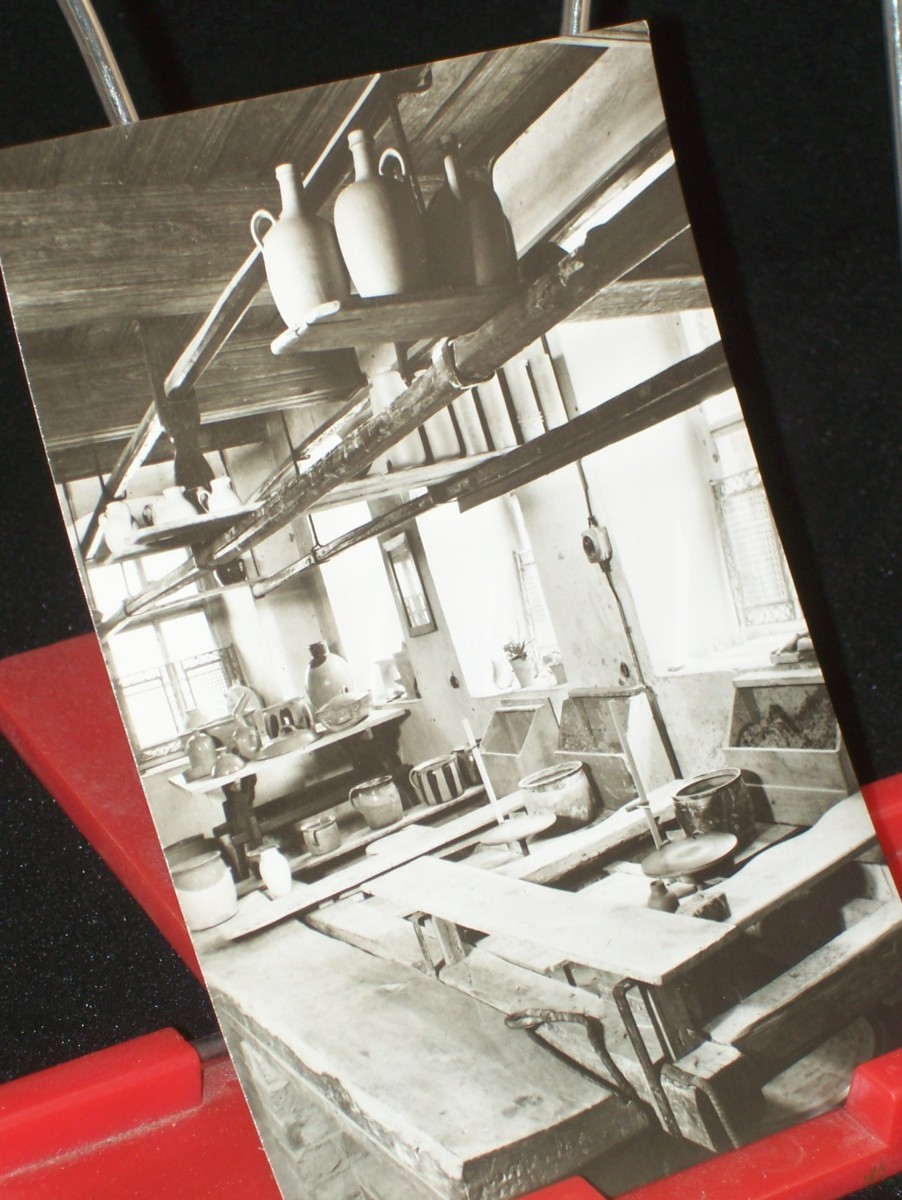 Product image 1 of the product “Kohren-Salis, Kreis Geithain, Töpfermuseum, Töpferwerkstatt mit Drehscheiben ”