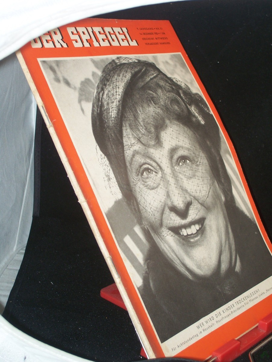 Artikelbild 1 des Artikels “51/1955, WER WIRD DIE KINDER TROCKEN LEGEN; FÜR ACHSTUNDENTAG IM HAUSHALT; HAUSFRAUEN PRÄSIDENTIN FINI PFANNES “