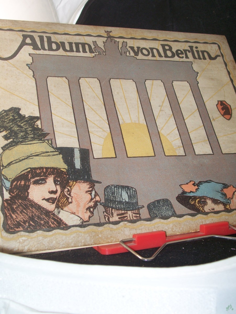 Product image 1 of the product “Album von Berlin: 65 Ansichten nach Momentaufnahmen und 2 Panoramen. (Bildunterschriften in deutsch, englisch u. französisch) ”