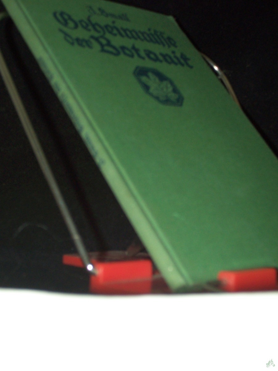 Product image 1 of the product “Geheimnisse der Botanik : 7 ausgew. Kapitel aus d. modernen Pflanzenkunde / James Small. Mit 1 farb. Umschlagb. von W. Planck u. 29 Abb. ”