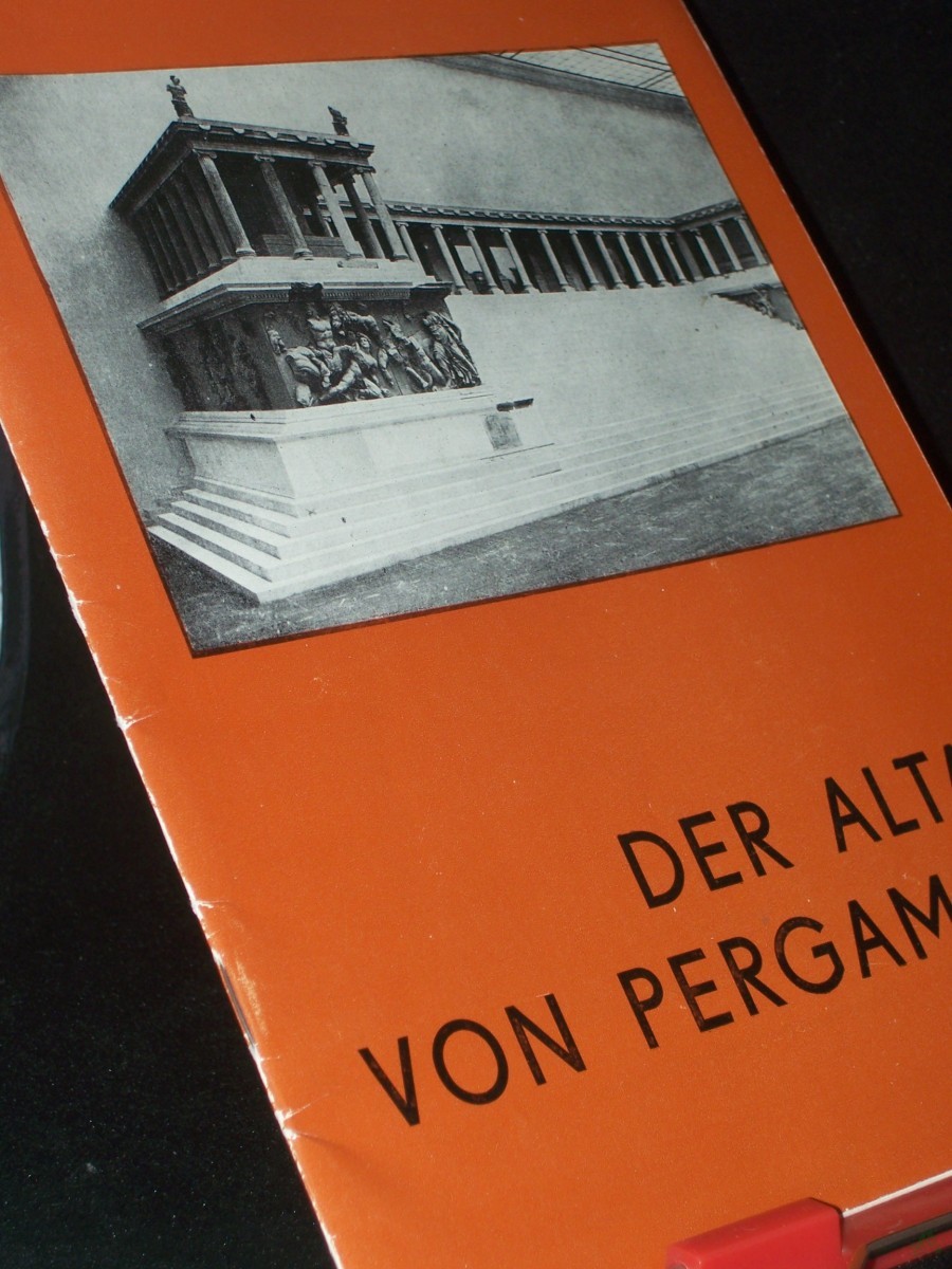 Product image 1 of the product “Der Altar Von Pergamon. Antikensammlung - 150 Jahre Staatliche Museen Berlin 1830-1980 ”