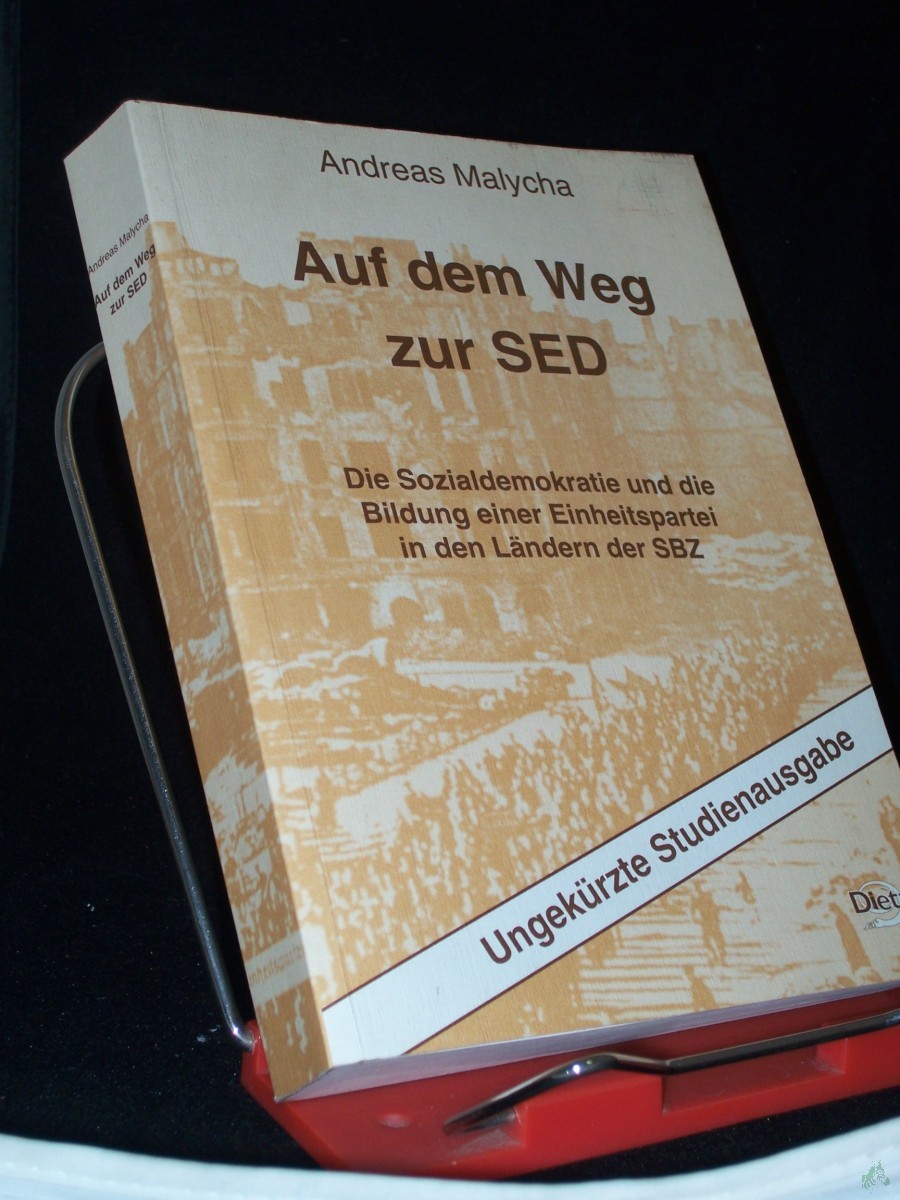 Product image 1 of the product “Auf dem Weg zur SED : die Sozialdemokratie und die Bildung einer Einheitspartei in den Ländern der SBZ ; eine Quellenedition / Andreas Malycha ”