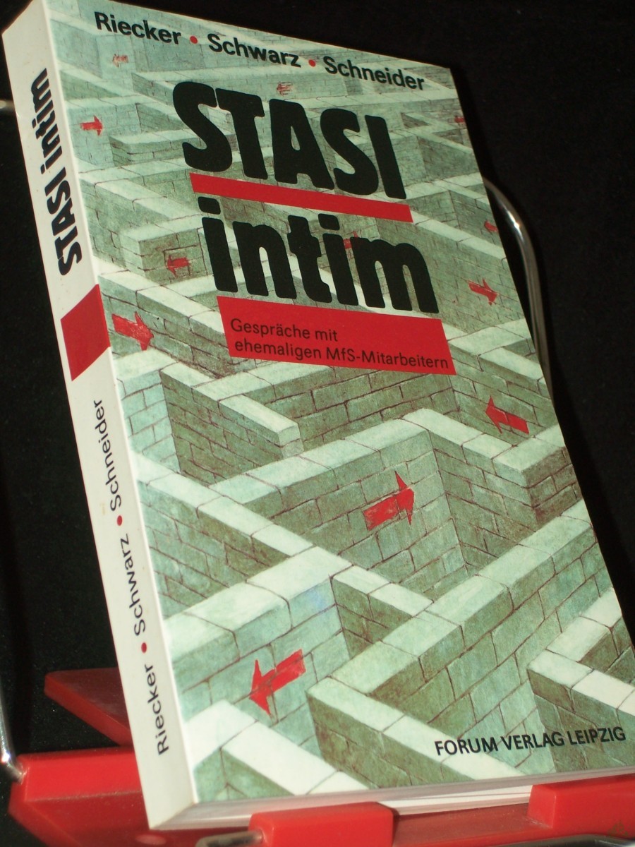 Product image 1 of the product “Stasi intim : Gespräche mit ehemaligen MfS-Angehörigen / Ariane Riecker... [In Zusammenarbeit mit der Heinrich-Böll-Stiftung] ”