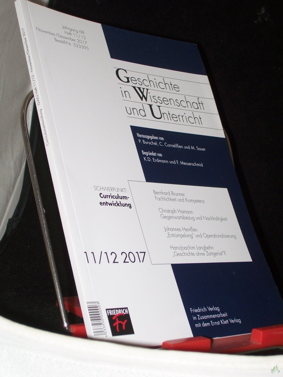 Product image 1 of the product “11/12 2017, Curriculum Entwicklung ”