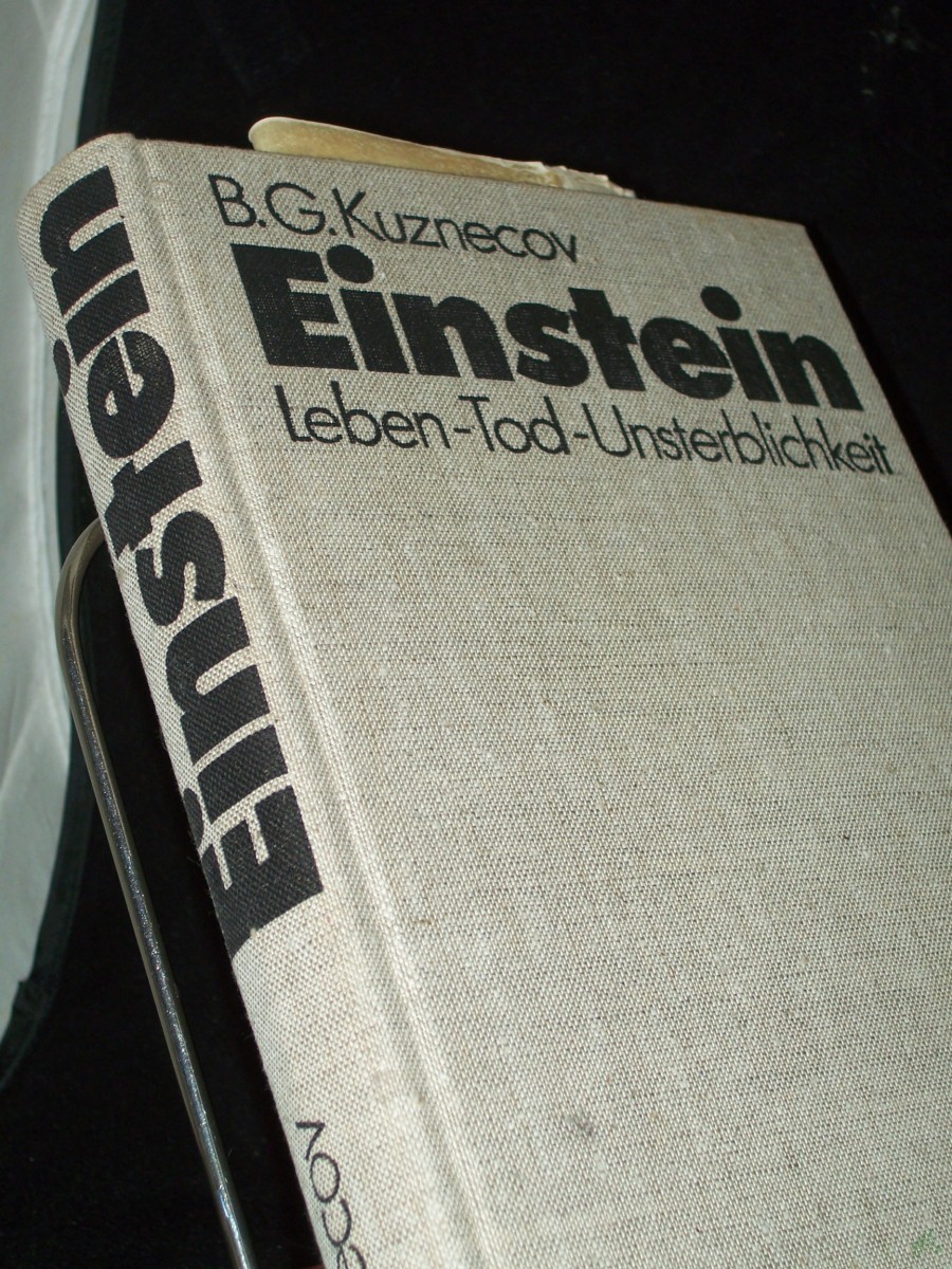 Artikelbild 1 des Artikels “Einstein : Leben, Tod, Unsterblichkeit / B. G. Kuznecov. In dt. Sprache hrsg. von H. Fuchs. Mit e. Geleitw. von H.-J. Treder. [Aus d. Russ. übers. von Siegfried Wollgast unter Mitw. von Helmut Fuchs] “