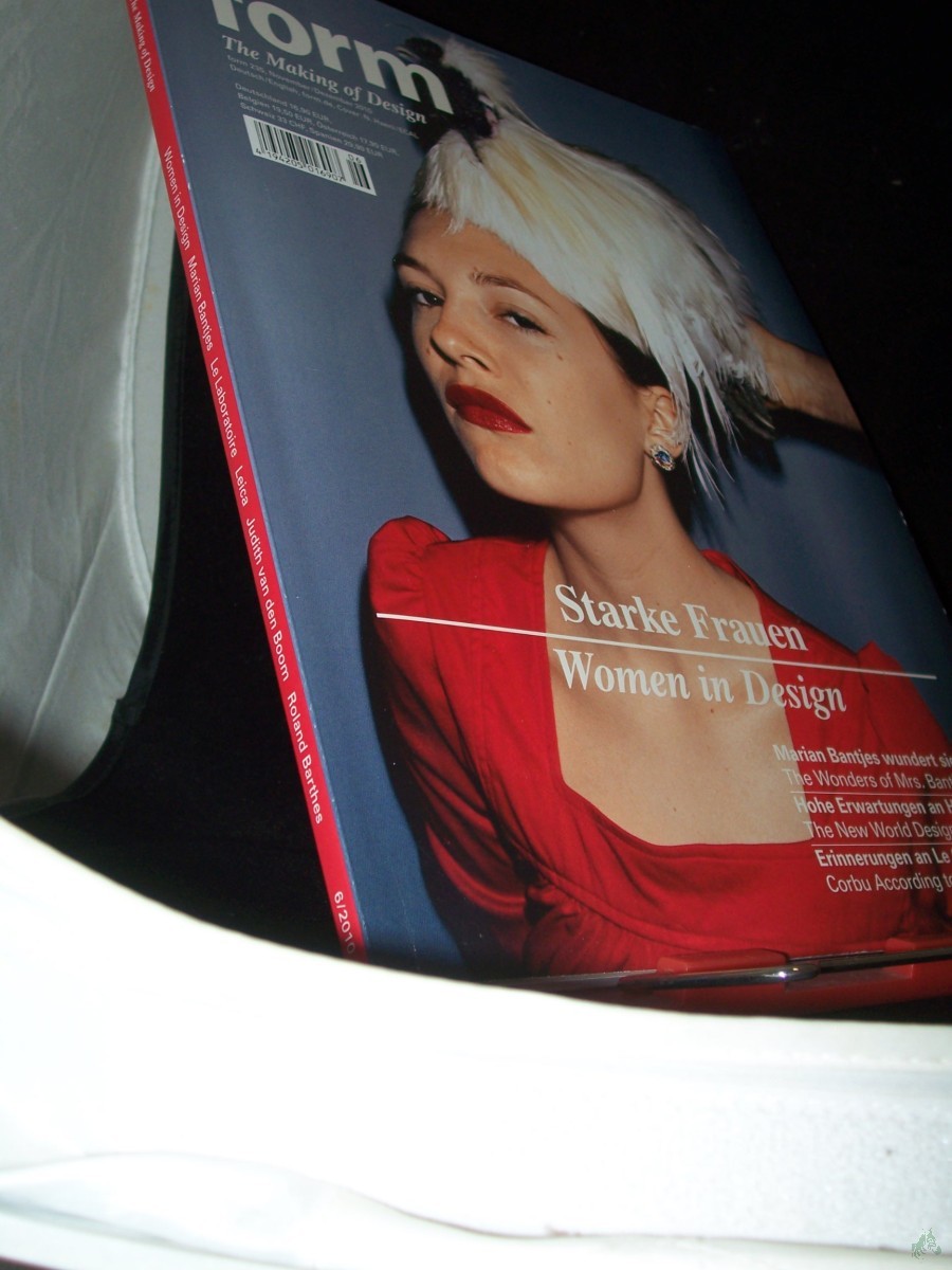 Product image 1 of the product “235, November 2010, Starke Frauen ”