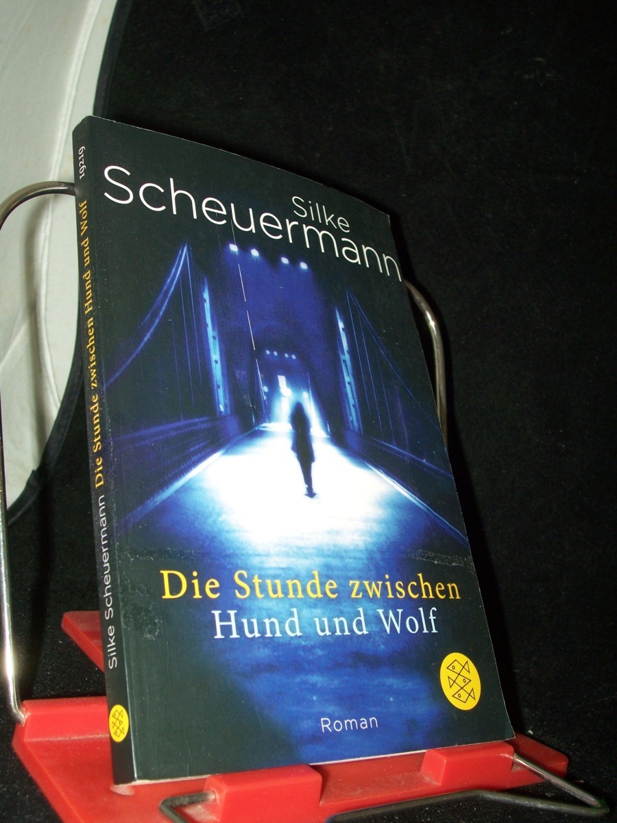 Artikelbild 1 des Artikels “Die Stunde zwischen Hund und Wolf : Roman / Silke Scheuermann “