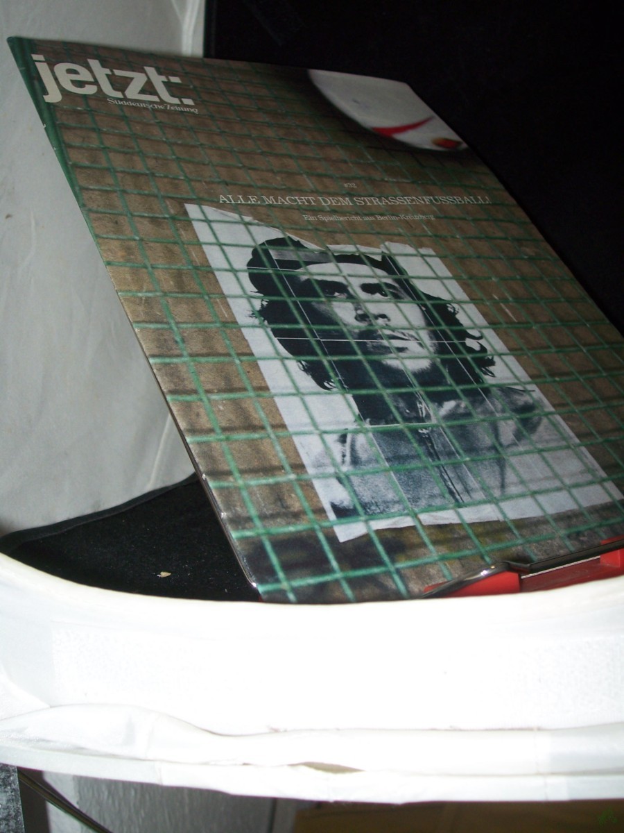 Product image 1 of the product “No 32, 1999, Alle Macht dem Strassenfussball, ein Spielbericht aus berlin-Kreuzberg ”