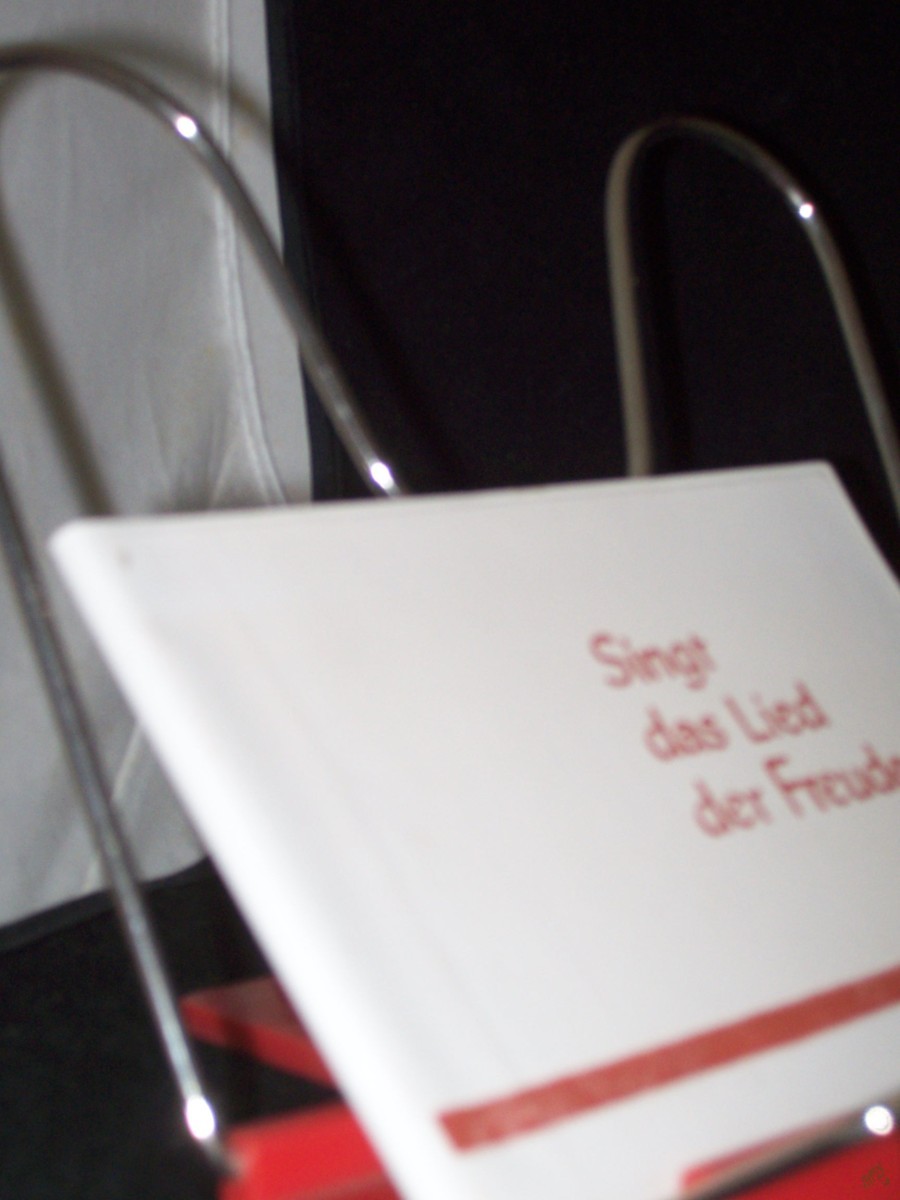 Artikelbild 1 des Artikels “Singt das Lied der Freude : 100 Kanons u. Singsprüche / hrsg. von Gottfried Damm. [Hrsg. vom Evang.-Kirchl. Gnadauer Gemeinschaftswerk] “