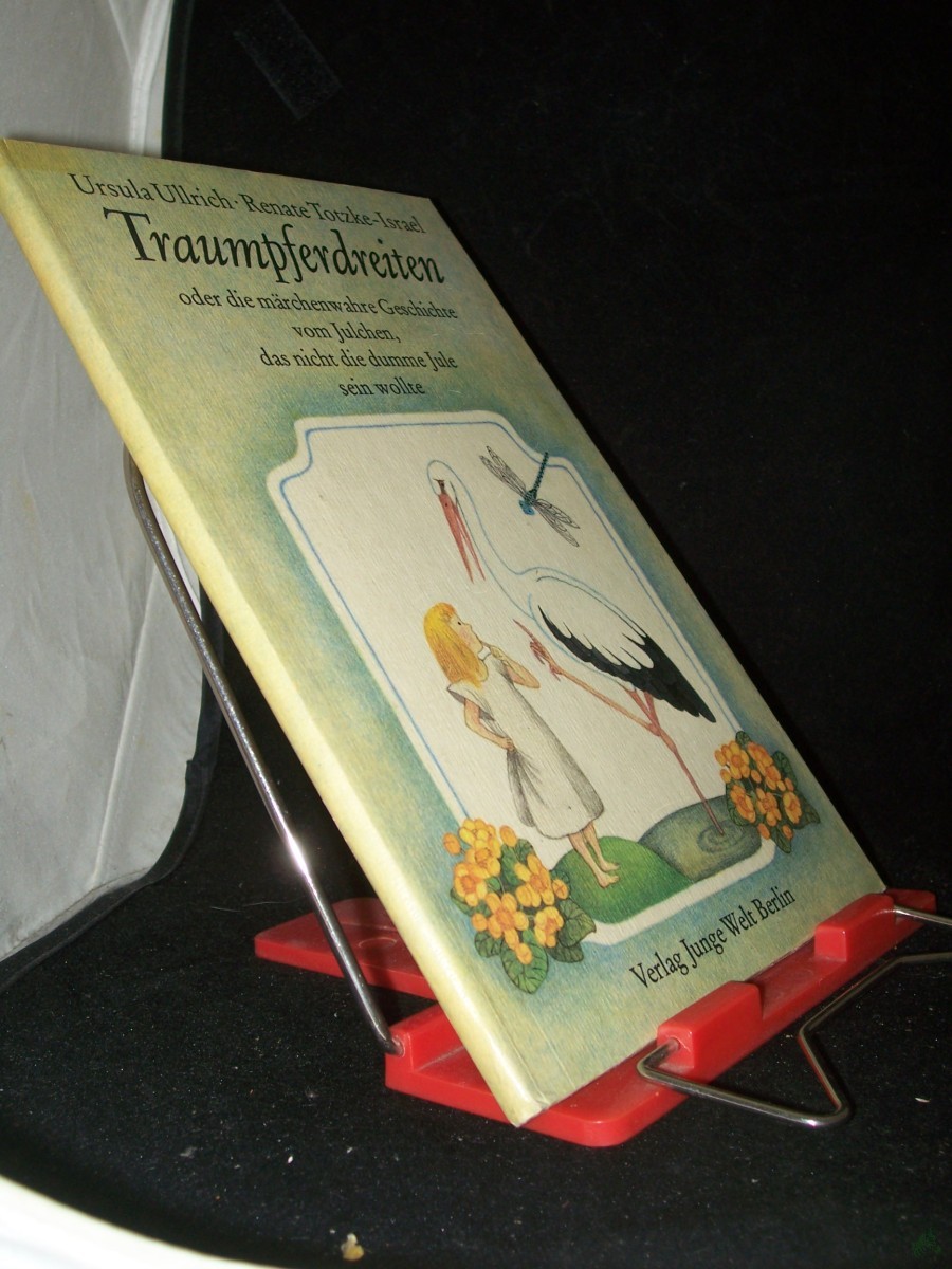 Product image 1 of the product “Traumpferdreiten oder die märchenwahre Geschichte vom Julchen, das nicht die dumme Jule sein wollte / Ursula Ullrich. Ill. von Renate Totzke-Israel ”