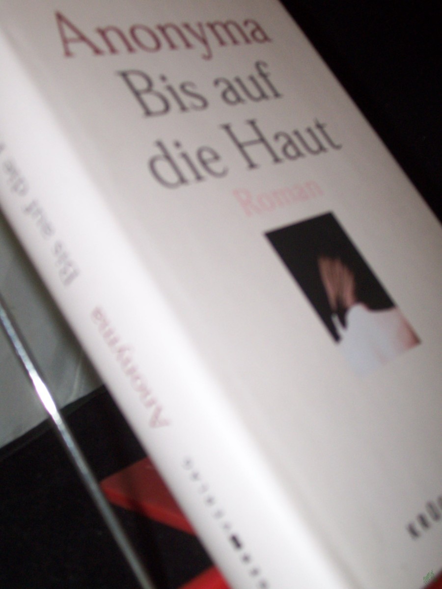 Artikelbild 1 des Artikels “Bis auf die Haut : Roman / Anonyma [Nikki Gemmell]. Aus dem Engl. von Maria Andreas “