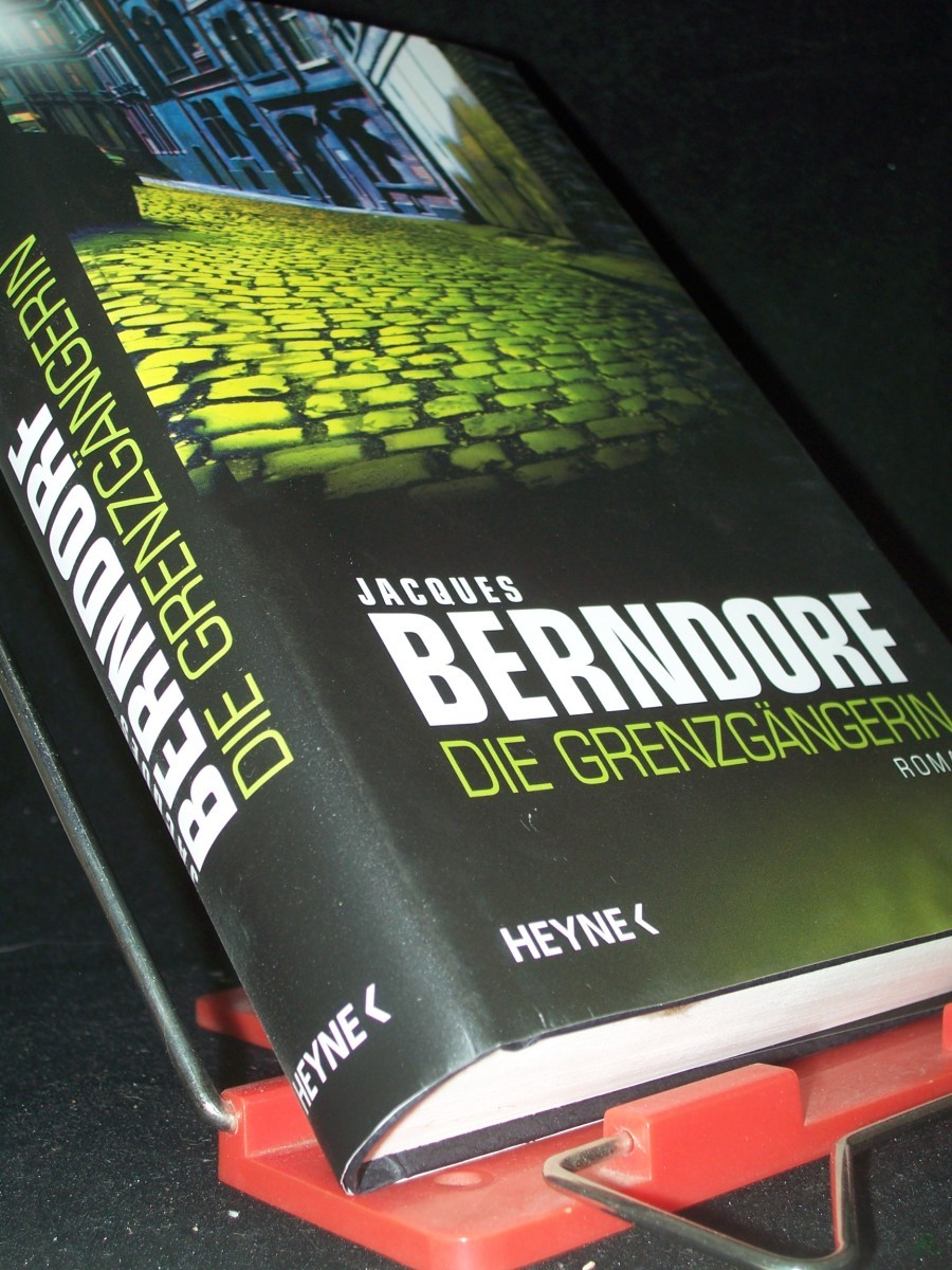 Product image 1 of the product “Die Grenzgängerin : Roman / Jacques Berndorf ”