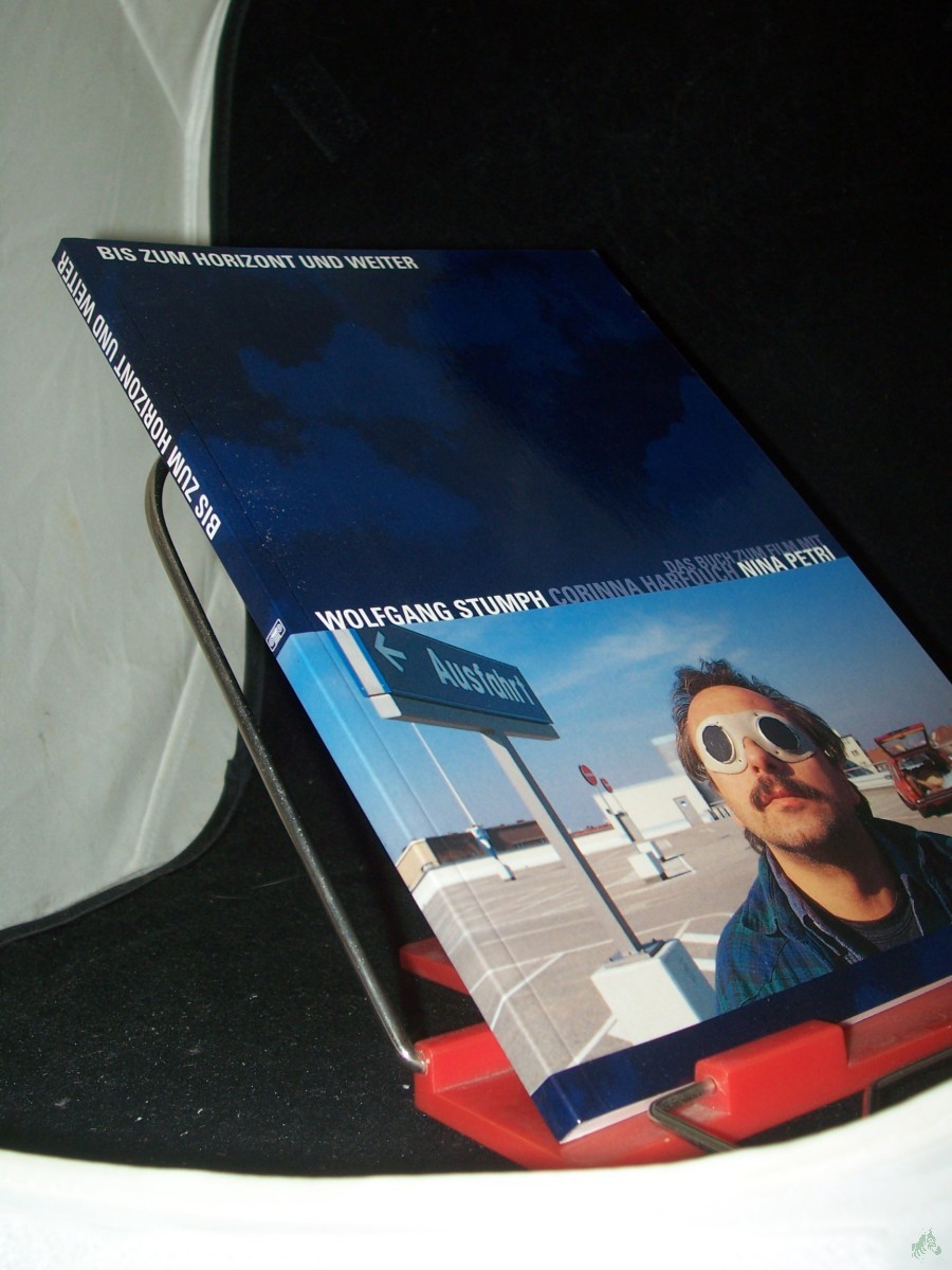 Product image 1 of the product “Bis zum Horizont und weiter : das Buch zum Film mit Wolfgang Stumph, Corinna Harfouch, Nina Petri / hrsg. von Ingelore König. [Fotos: Polyphon ; Günter Steffen] ”