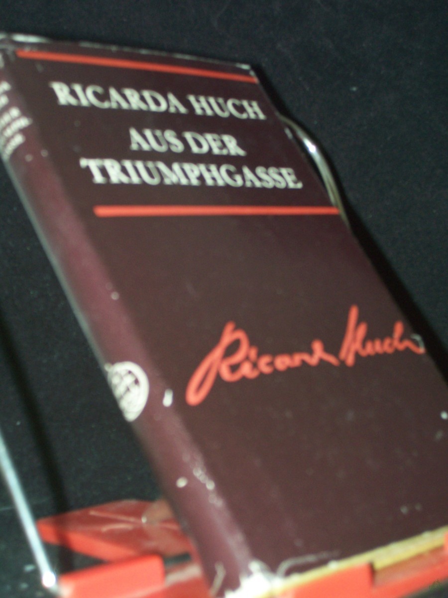 Product image 1 of the product “Aus der Triumphgasse : Lebensskizzen / Ricarda Huch. [Nachw. von Günter Adler] ”