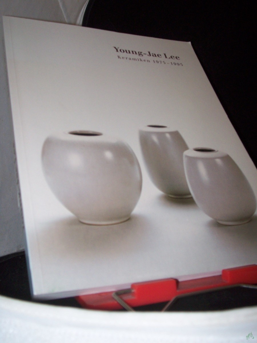 Product image 1 of the product “Young-Jae Lee : Keramiken 1975 - 1995 ; Museum für Ostasiatische Kunst, Staatliche Museen zu Berlin, Preussischer Kulturbesitz, Februar bis April 1996 ; Museum für Ostasiatische Kunst, Köln, Mai bis Juni 1996 / mit Texten von Gisela Jahn un ”