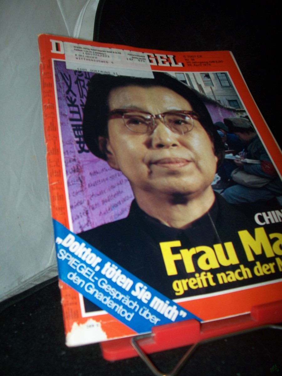 Product image 1 of the product “18/1976 Frau Mao greift nach der Macht ”