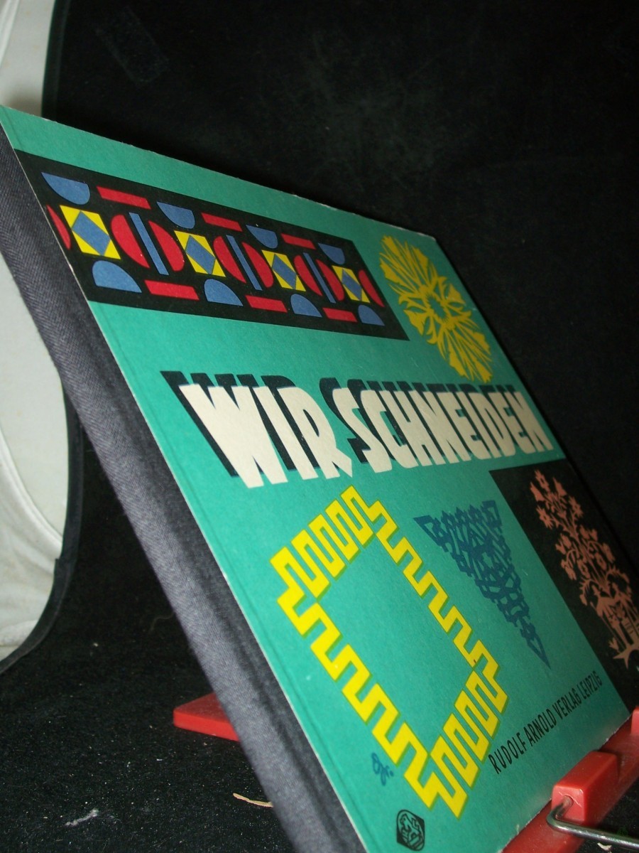 Product image 1 of the product “Wir schneiden : Eine nach Techniken u. Themen zusammengestellte Anleitg f. geschnittene Papierarbeiten / Joachim Schönherr. Graf. Gesamtgestaltg: Hans Greschek ”