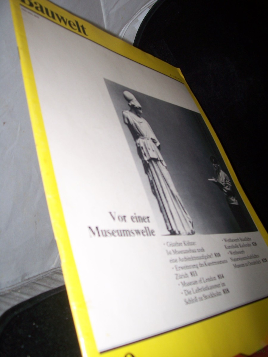 Product image 1 of the product “20/1979 Vor einer Museumswelle ”