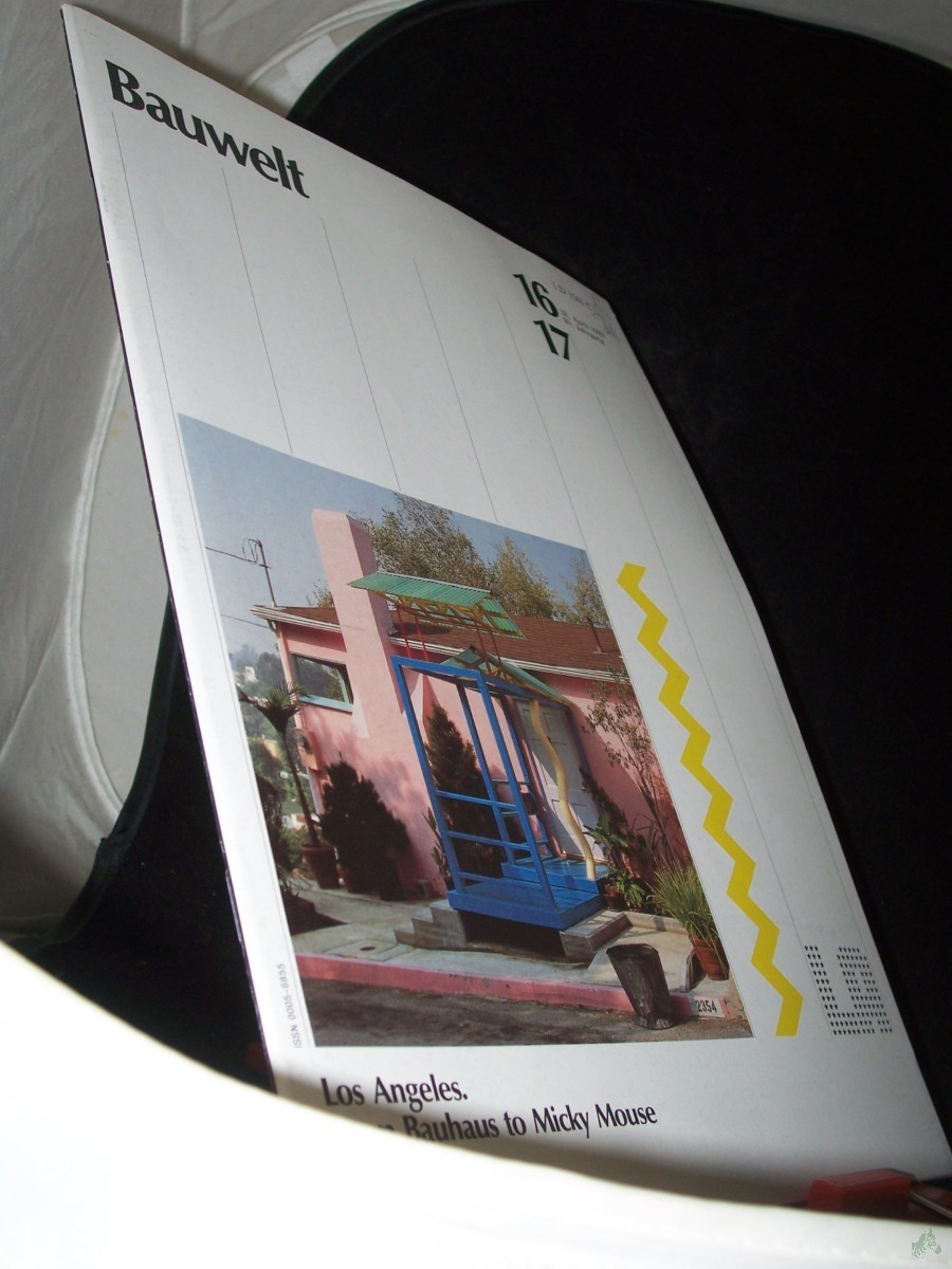 Product image 1 of the product “16/17 1989 Los Angeles from Bauhaus to Micky Mouse ”