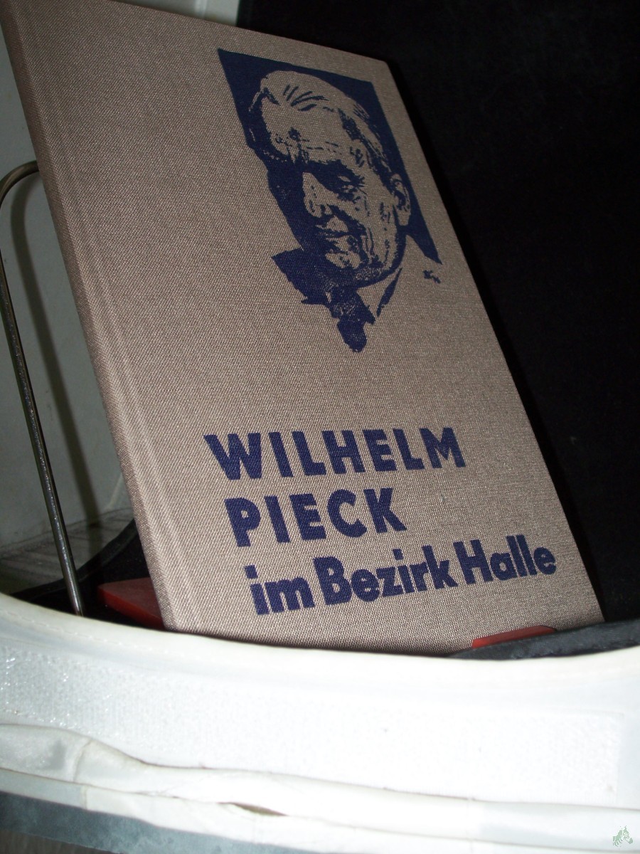 Product image 1 of the product “Wilhelm Pieck im Bezirk Halle / [Text: Otto Jacob]. Kommission zur Erforschung der Geschichte der Örtlichen Arbeiterbewegung bei der Bezirksleitung Halle der SED ”