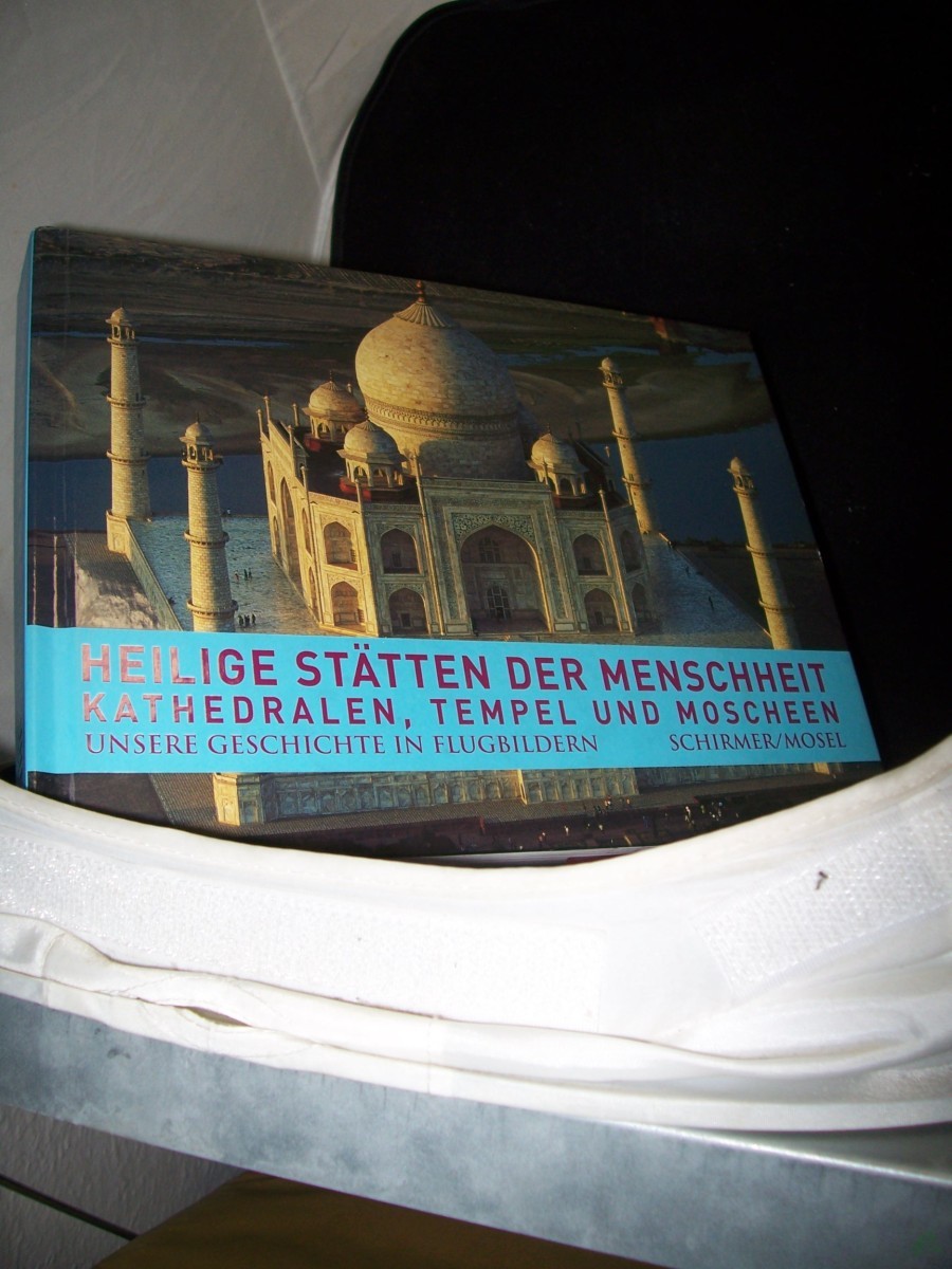 Product image 1 of the product “Heilige Stätten der Menschheit : Kathedralen, Tempel und Moscheen / Henri Stierlin. [Aus dem Franz. von Matthias Wolf] ”