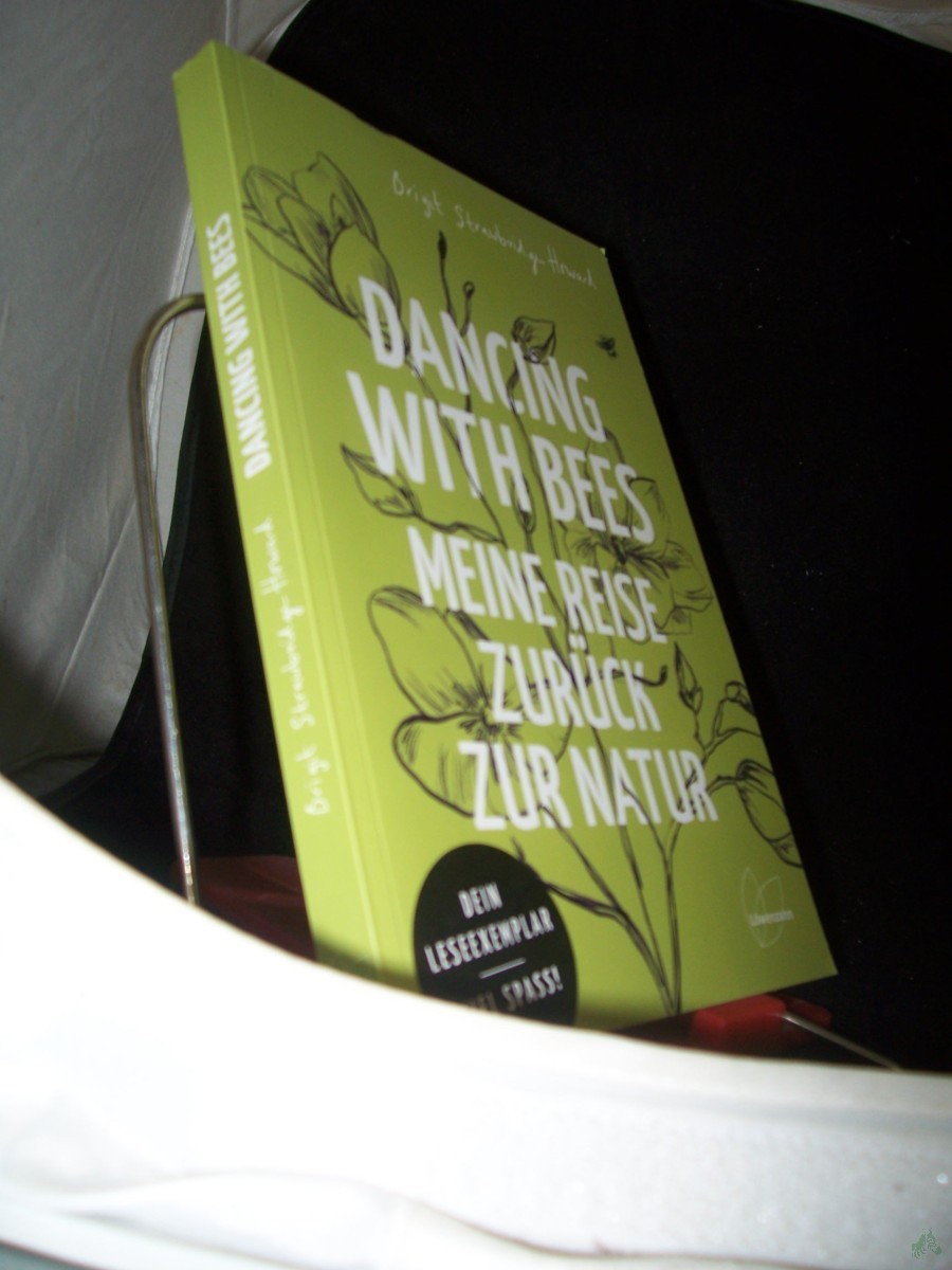 Artikelbild 1 des Artikels “Dancing with Bees : Meine Reise zurück zur Natur / Brigit Strawbridge Howard “