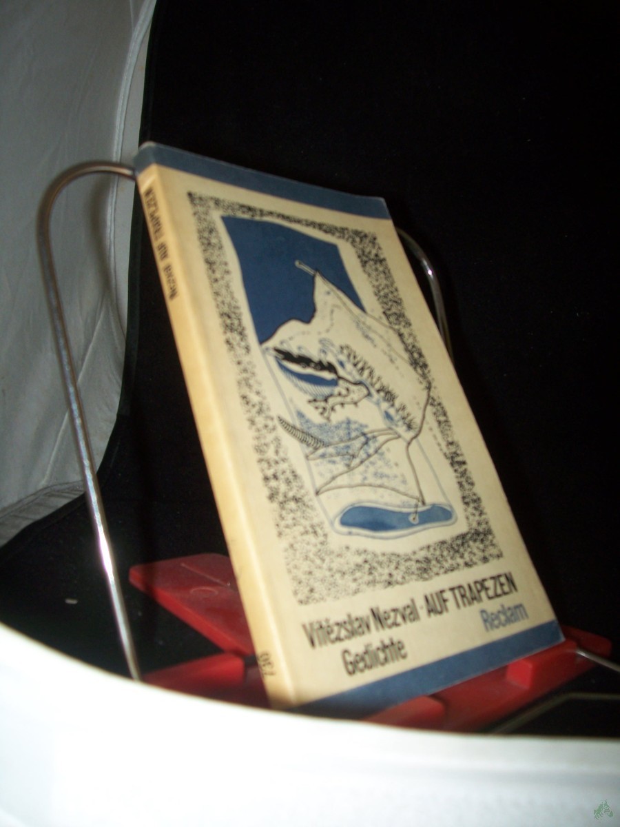 Product image 1 of the product “Auf Trapezen : Gedichte / Vitezslav Nezval [Nachd. v. Franz Fühmann. Von Ludvík Kundera ; Louis Fürnberg übertr. Hrsg. u. mit e. Vorw. vers. von Ludvík Kundera. Das Vorw. wurde von Gustav Just ins Dt. übertr. Ill. von Jind?ich?tyrský] ”